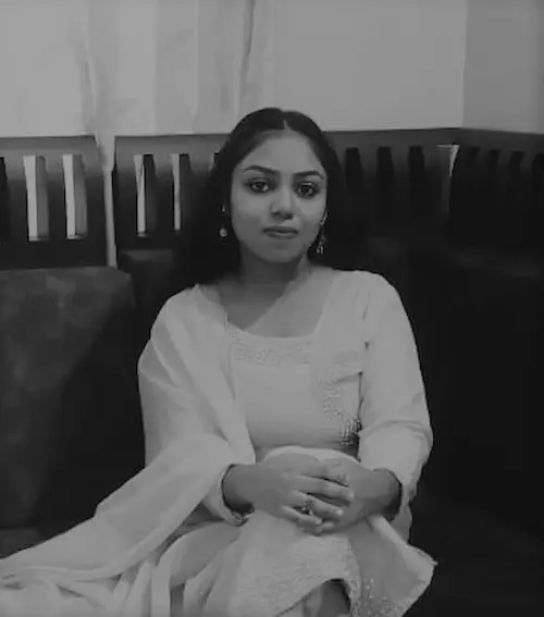 A black and white photo of a freelance digital marketing specialist in calicut.